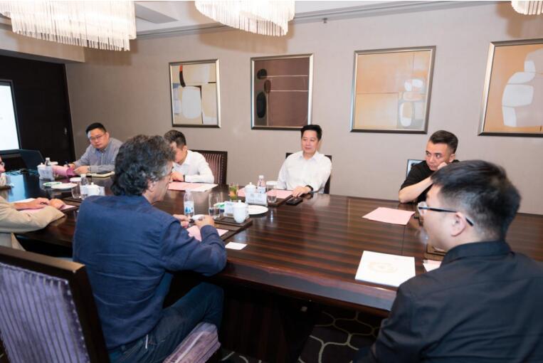 集团党委副书记、副董事长、总经理杨川会见维尼奥拉艺术研究中心创始人皮耶罗·洛卡瑟卡教授一行