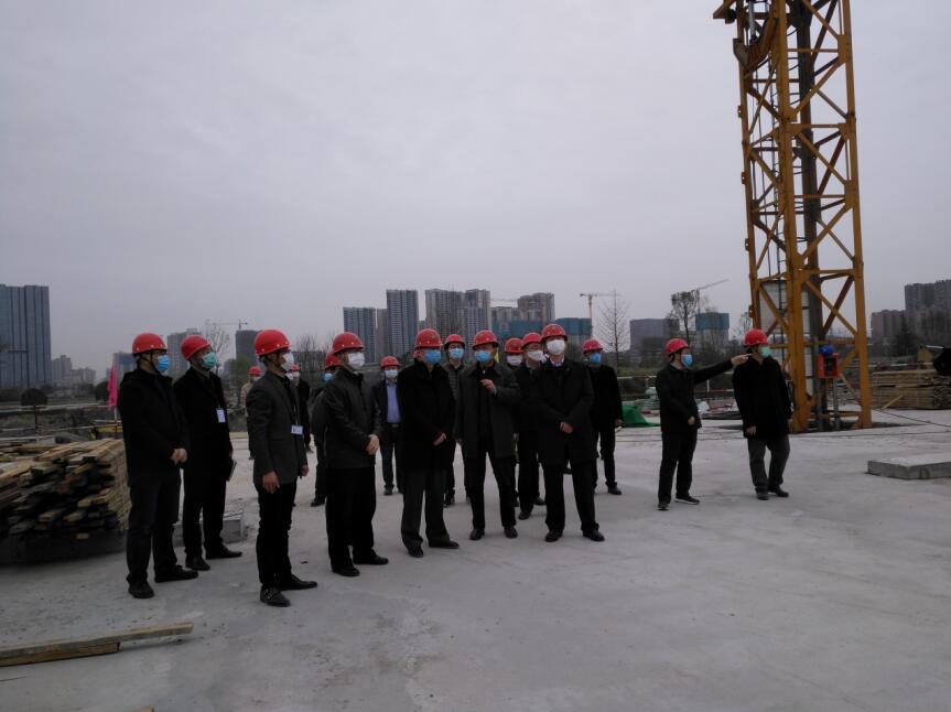 尊龙凯时集团党委书记、董事长任丁率队 赴金牛宾馆检查工程复工工作