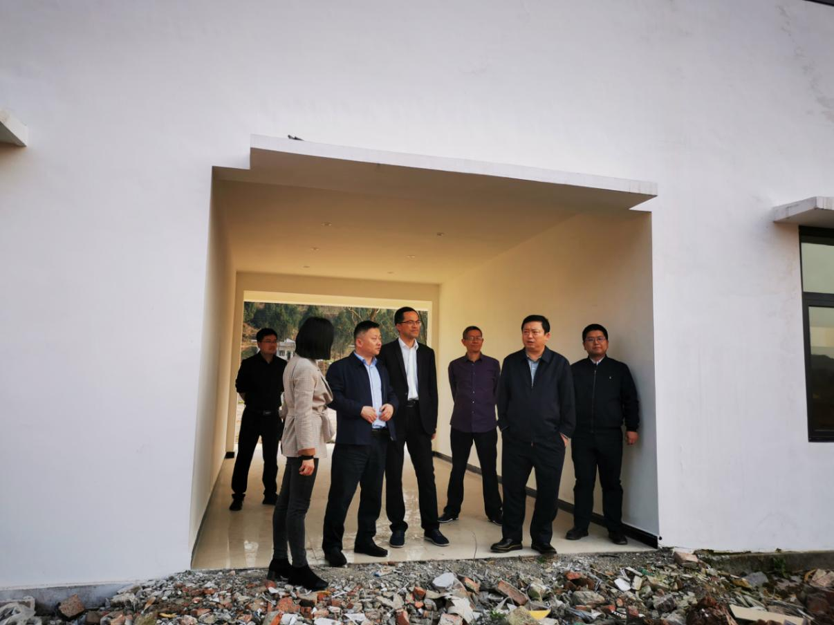 尊龙凯时集团党委副书记、董事陈日到邓家沟村开展帮扶工作