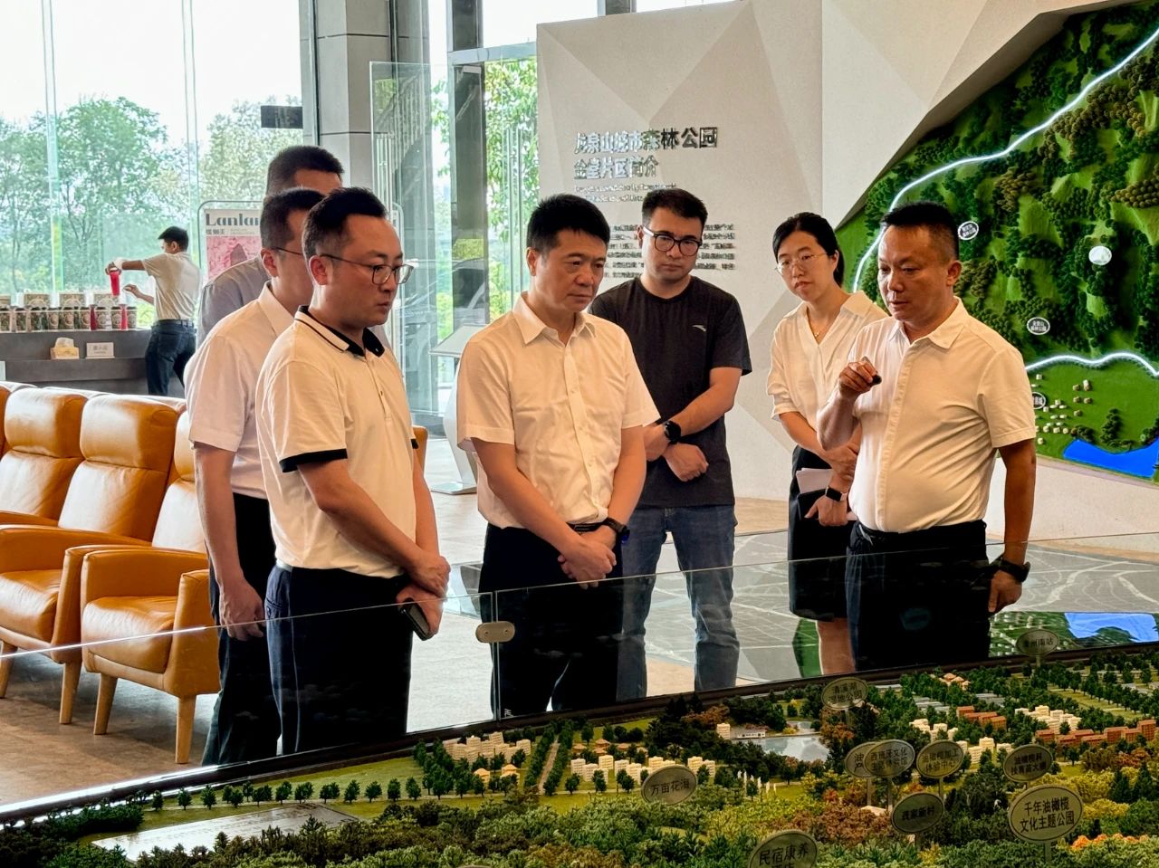 省尊龙凯时集团党委书记、董事长游勇带队赴聚峰谷项目开展汛期安全生产检查并调研生产经营情况